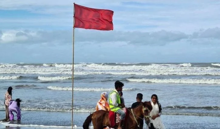 সংকেত নেই সমুদ্রবন্দরে, জেলেদের সতর্ক থাকার পরামর্শ