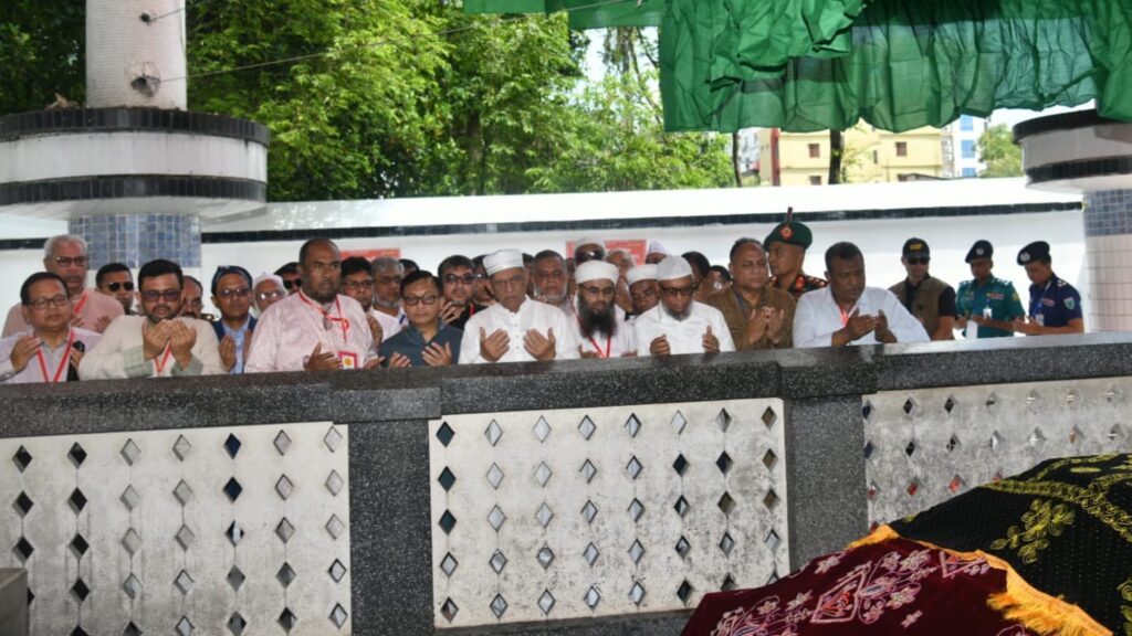 হযরত শাহজালাল রাহ. মাজার জিয়ারত করলেন রাষ্ট্রপতি