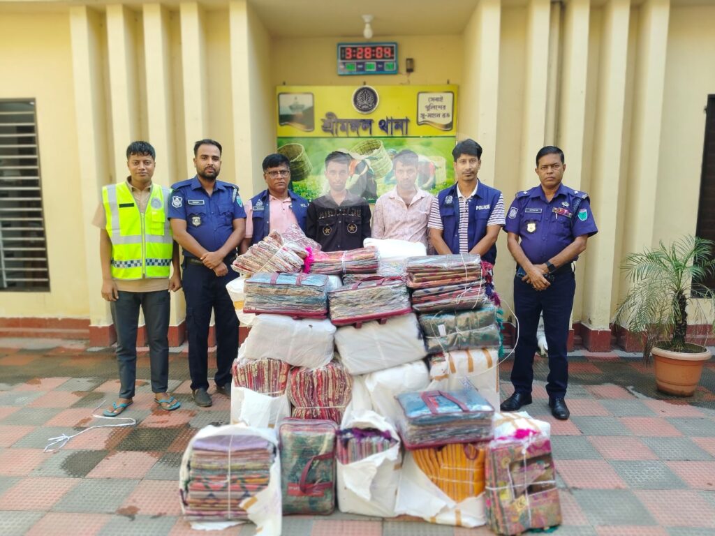 শ্রীমঙ্গলে ১৩ লাখ ৫০ হাজার টাকা মূল্যের ৩০০ পিস ভারতীয় শাড়ি জব্দ, গ্রেপ্তার -২