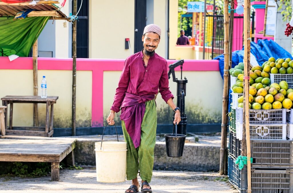 মুখে কথা নেই, বাবার মৃত্যুর পর কাঁধে পরিবারের ভার—শ্রমেই সামাদের জীবন