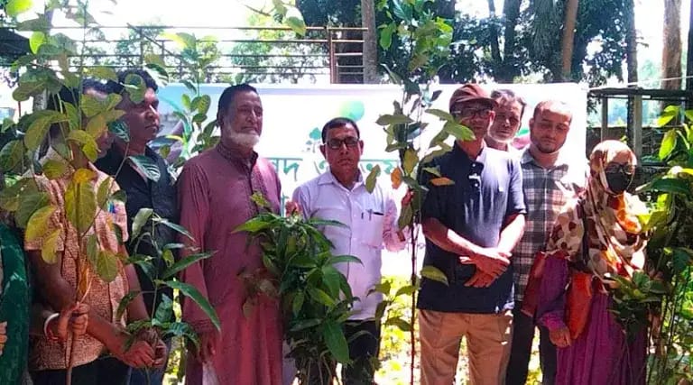 শ্রীমঙ্গলের ফলদ,ভেষজ ও বনজ বৃক্ষের চারা বিতরণ