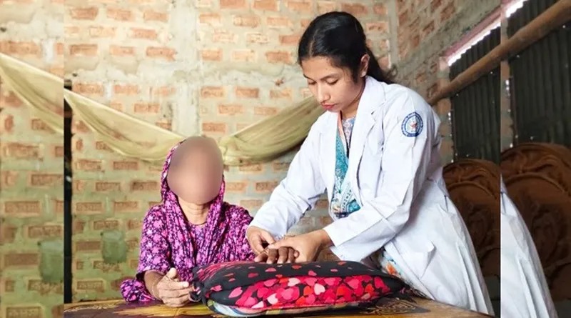 কুলাউড়ায় স্ট্রোক রোগীদের বাড়ি বাড়ি গিয়ে পুনর্বাসন সেবা দিচ্ছেন শিক্ষার্থীরা