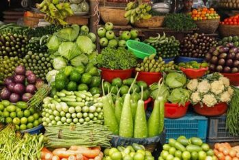তেলের দাম বৃদ্ধির প্রভাবে বাজারে বাড়তি চাপ