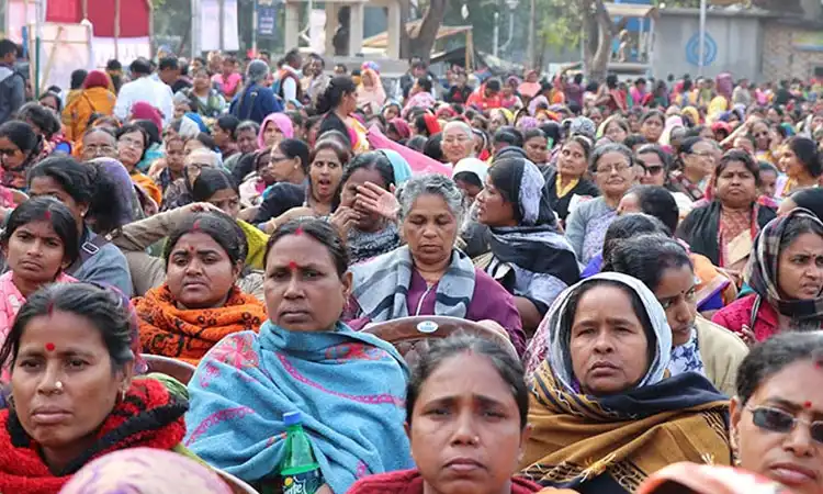নারীর প্রতি বৈষম্য: শিক্ষা স্বাস্থ্যে ভালো অবস্থানে, পিছিয়েছে অর্থনীতি–রাজনীতিতে