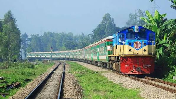 কয়েক মিনিটে সিলেটে ট্রেনের টিকিট ‘হাওয়া