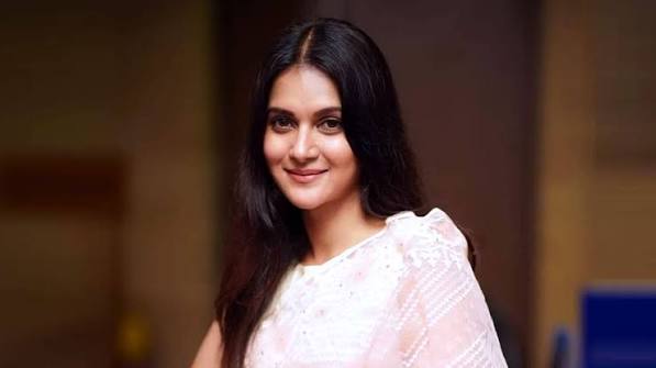 পেশাগত জীবনে নতুন অধ্যায়ে পা রাখলেন মিথিলা