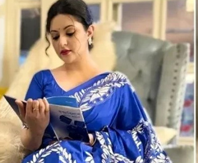 বইকে সঙ্গী করে আক্ষেপ কাটানোর চেষ্টা পরীমণির