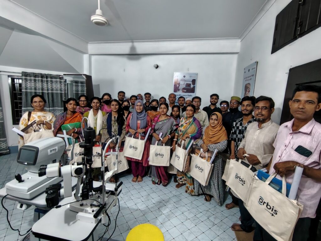 বড়লেখায় ফ্রন্টলাইন হেলথ ওয়ার্কারদের প্রাথমিক চক্ষু পরিচর্যা বিষয়ক প্রশিক্ষণ