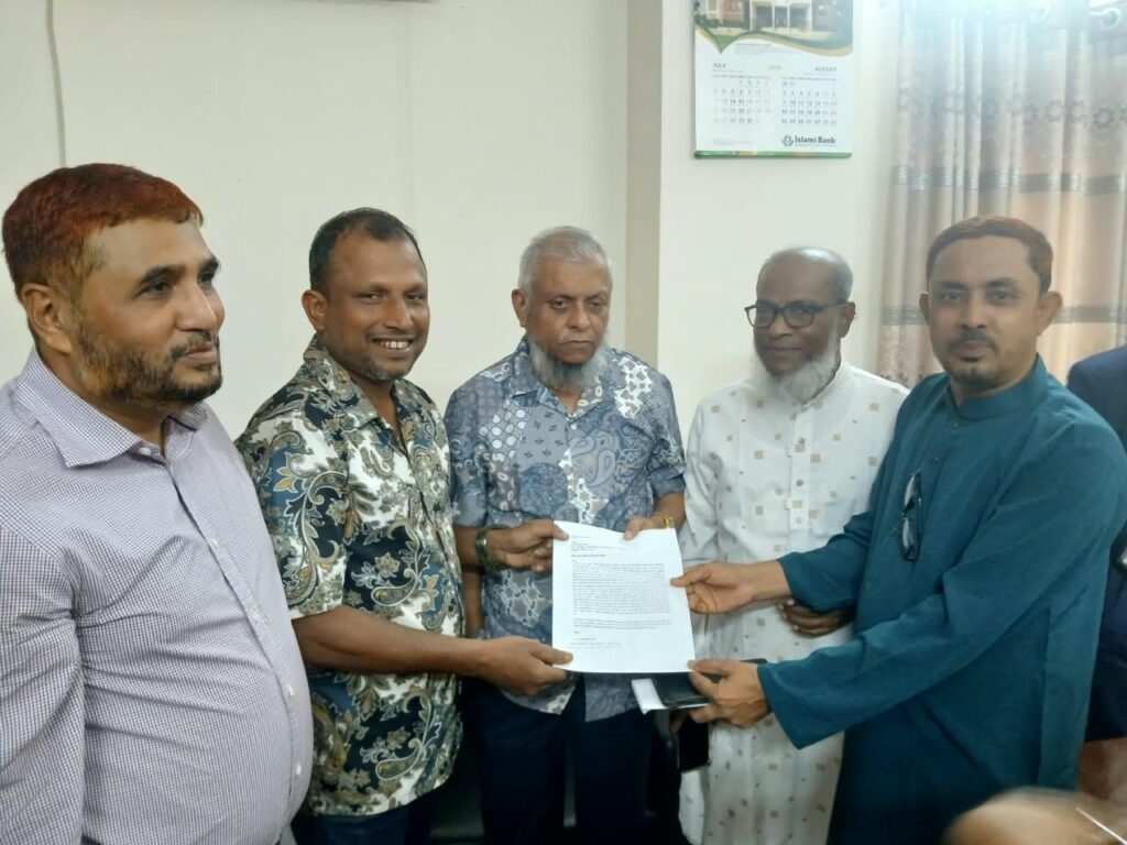 লালাবাজারে রাস্তা পাকাকরণের দাবীতে শ্রম কর্মসংস্থান, প্রবাসী কল্যান মন্ত্রীর কাছে স্মারকলিপি প্রদান